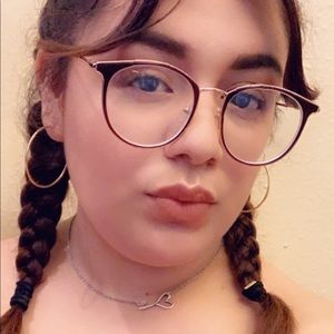 Meet your Posher, Dominique